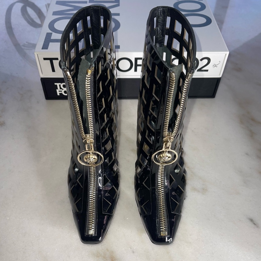 Versace Black Patent Leather Plexiglass PVC Platform Cutout Caged Boots Moody - Picture 7 of 17